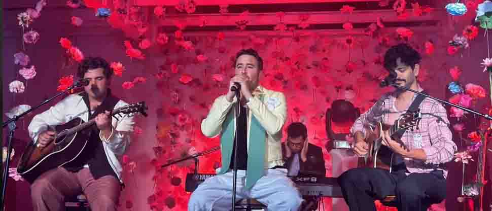 Reik regresa a El Salvador y trae todo su romanticismo