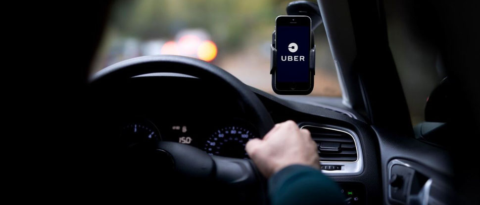 Incómodo momento pasó un conductor de UBER tras ser acosado por miembro de la comunidad LGTBI