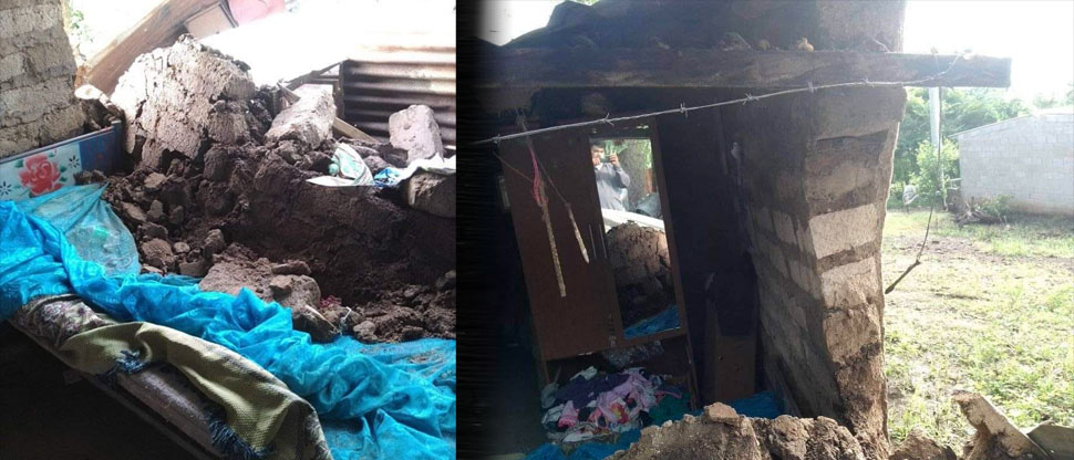 Socorristas auxilian a persona tras derrumbarse una pared de su vivienda en Santa Ana