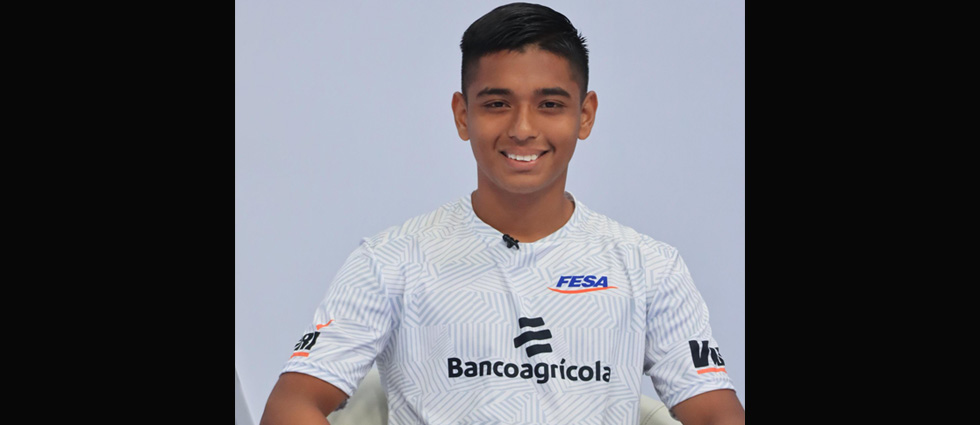 Promesa salvadoreña viajará a Europa para pruebas en el fútbol español