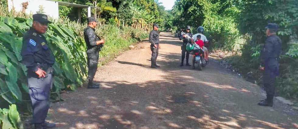 Policías patrullan cantones en busca de remantes de pandillas