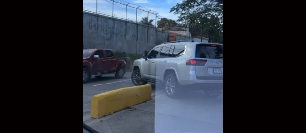 Giro indebido le costará $160 a conductor de lujosa camioneta