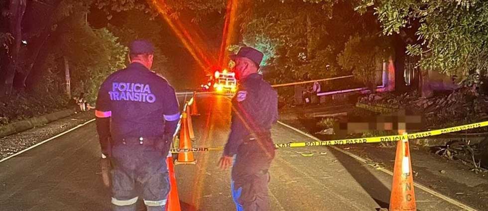 Ciclista pierde la vida tras ser arrollado al hacer maniobra indebida en Chalatenango