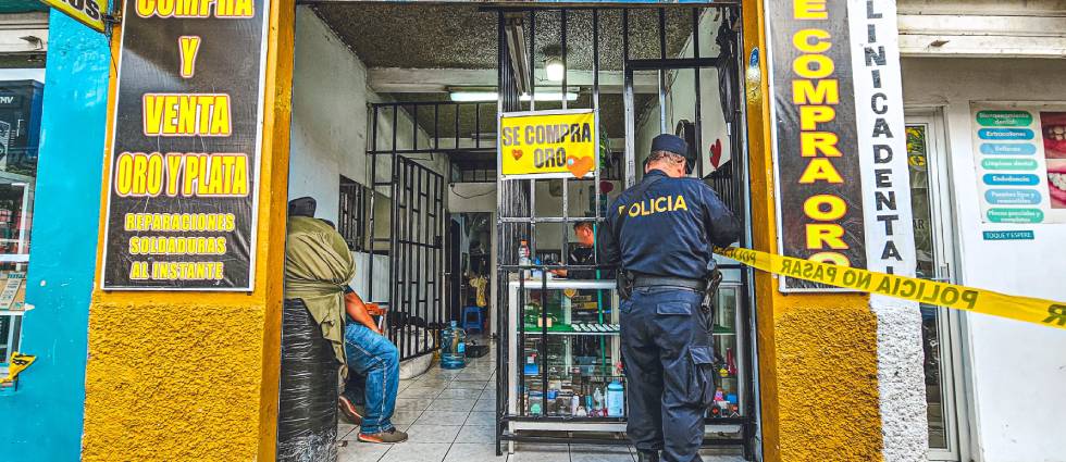 Allanan joyería vinculada a la Mao Mao e incautan mercadería valorada en $150 mil