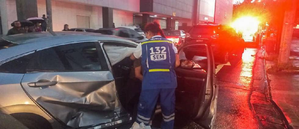 Hombre acaba en el hospital tras fuerte accidente en la colonia Escalón