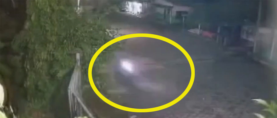 Motociclista pierde la vida tras chocar y quedar incrustado en el parabrisas trasero de camioneta