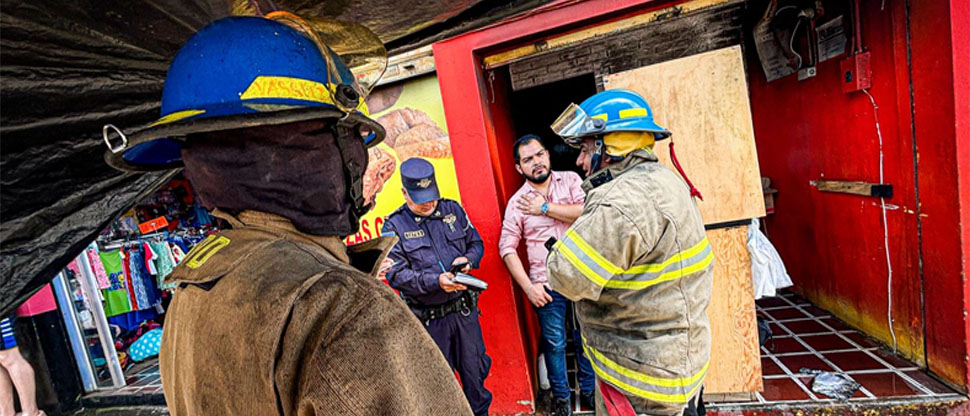 Inadecuada manipulación de cilindro de gas provoca incendio en restaurante de comida rápida