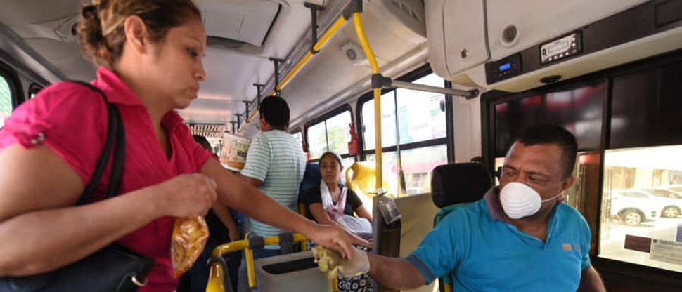 El Salvador exportará motoristas a Costa Rica para manejar los buses del transporte público