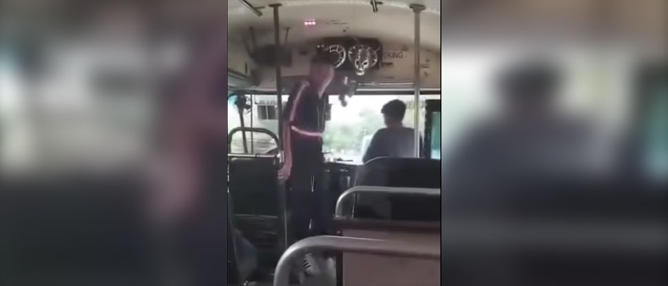 Busero de la ruta 21 que manejaba a excesiva velocidad obliga a bajarse a pasajero que lo grababa