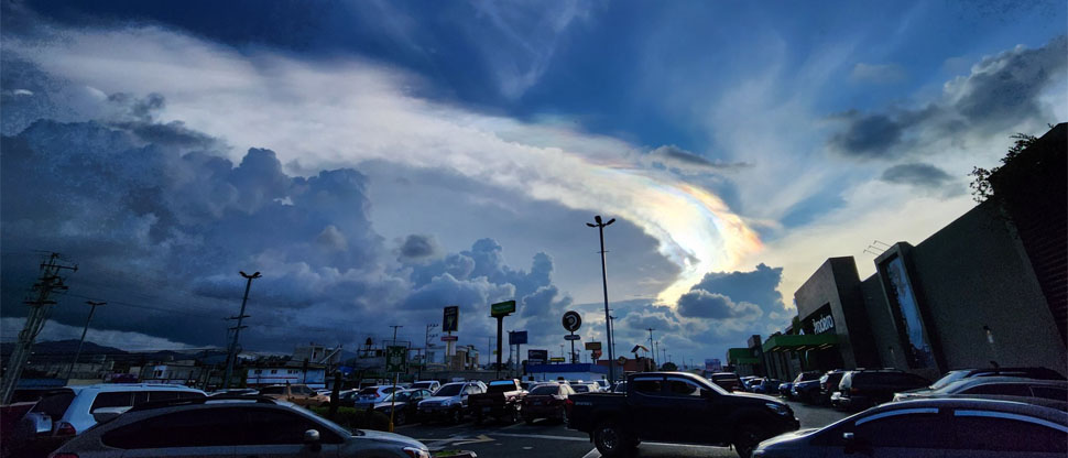 ¿El final de los tiempos? Captan extrañas nubes con colores raros en Guatemala