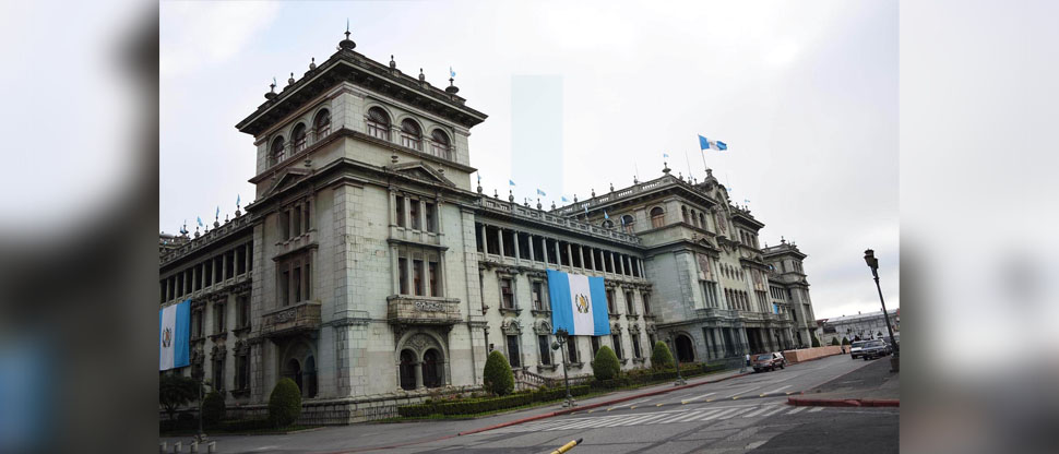 Evacúan Palacio Nacional de Guatemala por supuesta “amenaza”