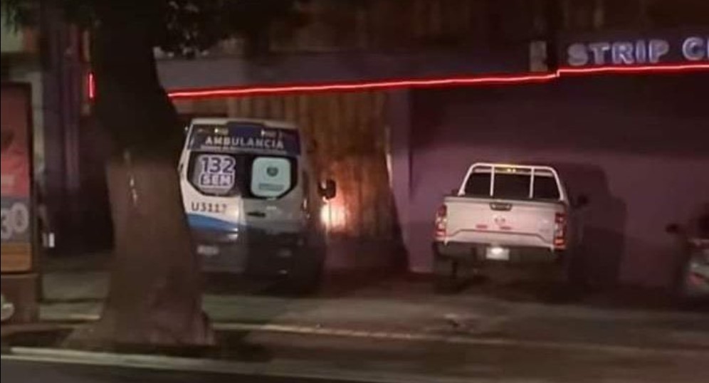 Atienden a sujeto con problemas de salud al interior del Lips