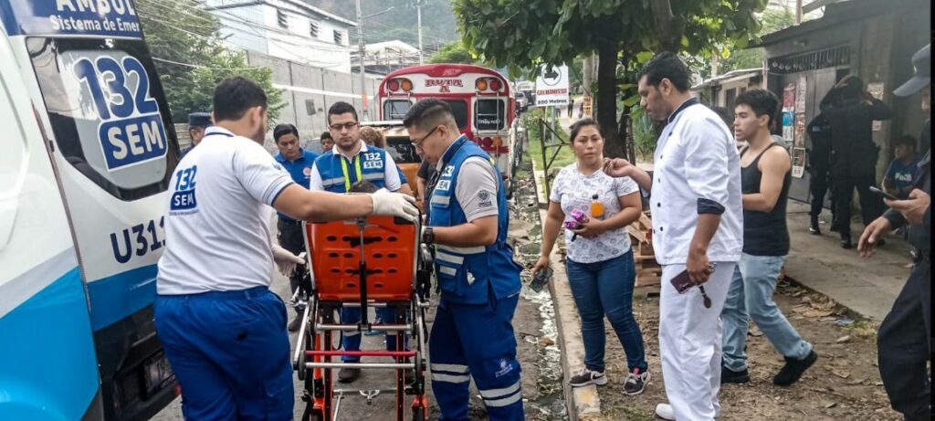 Dos niños lesionados tras ser impactados por un bus en San Marcos
