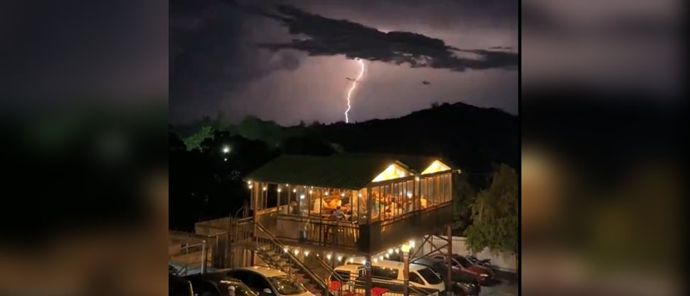 IMÁGENES IMPRESIONANTES: Captan fuerte tormenta eléctrica sobre San Salvador