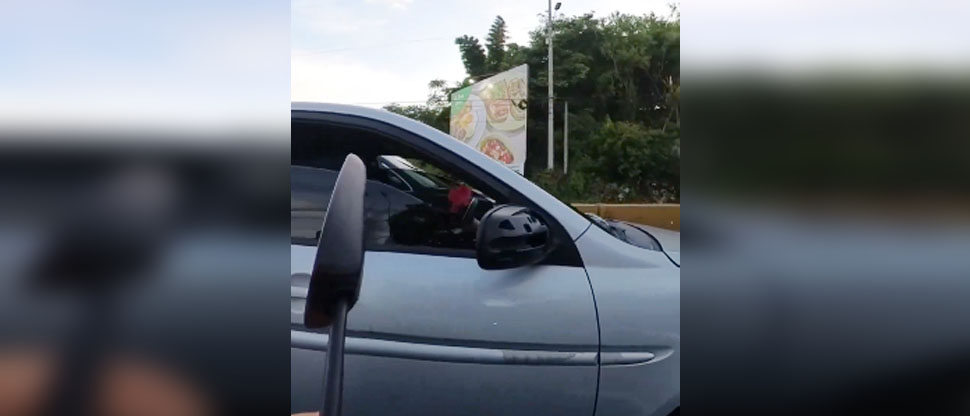 Continúan multas a conductores que se distraen con el celular