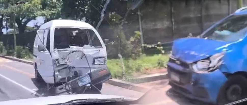 Conductores protagonizan fuerte choque en carretera Litoral