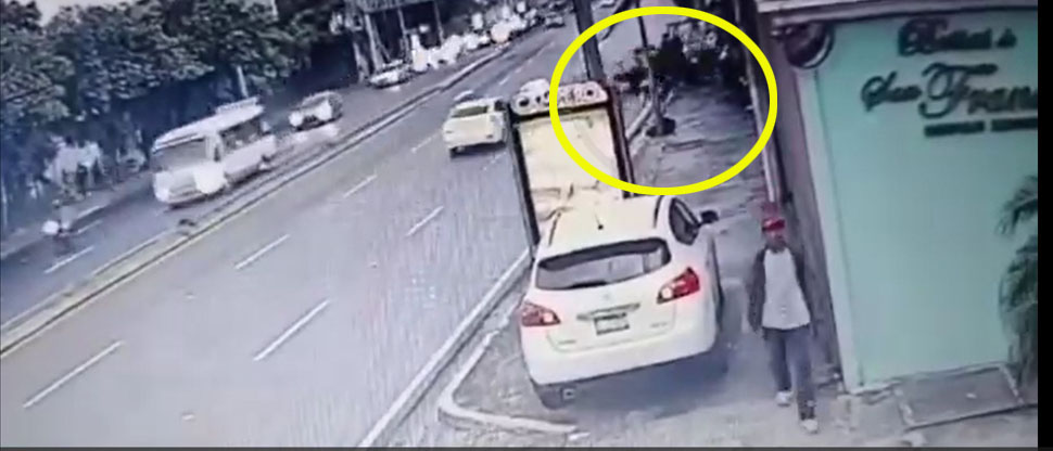 Momento exacto del accidente que dejó dos fallecidos en la 49 avenida Sur de esta capital