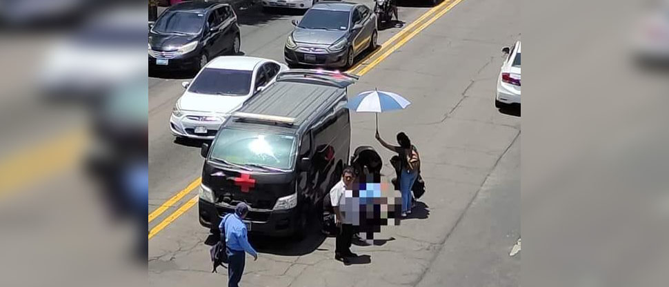 Peatón es atropellado a pocos metros de una pasarela en Mejicanos