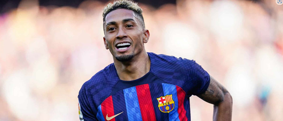 De la mano de Raphinha, el Barcelona mete una goleada y sigue más líder que nunca