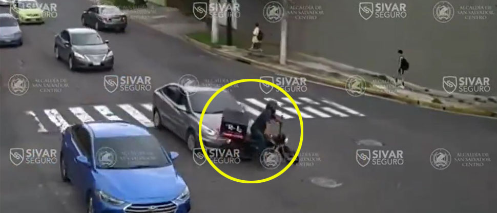 Distracción e imprudencia al volante dejó un accidente de tránsito en avenida Bernal