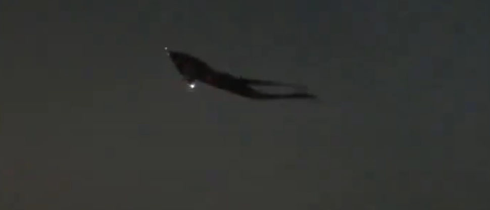 BRASIL: Estudiantes captan un extraño objeto volador en el cielo