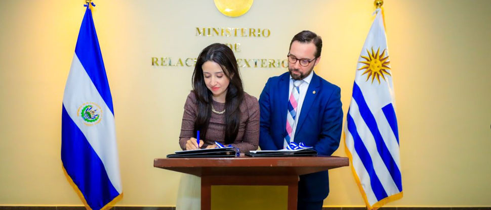 Acuerdan intercambio académico para personal diplomático de El Salvador y Uruguay