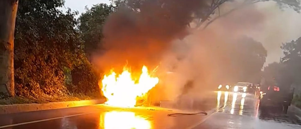 Reportan otro vehículo incendiado, esta vez en Morazán