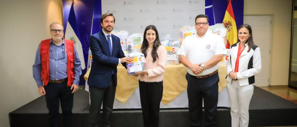 El Salvador recibe donativo de insumos de primera necesidad, de parte de España