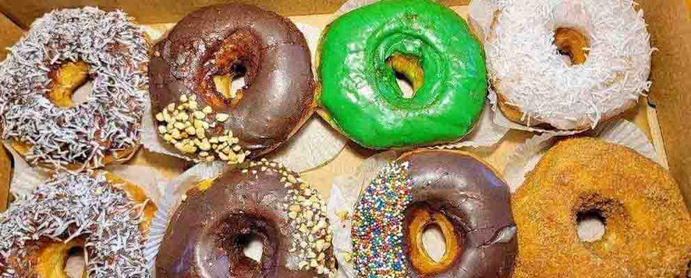 Salvadoreño ofrece caja de donas de popular promoción que inicia en septiembre