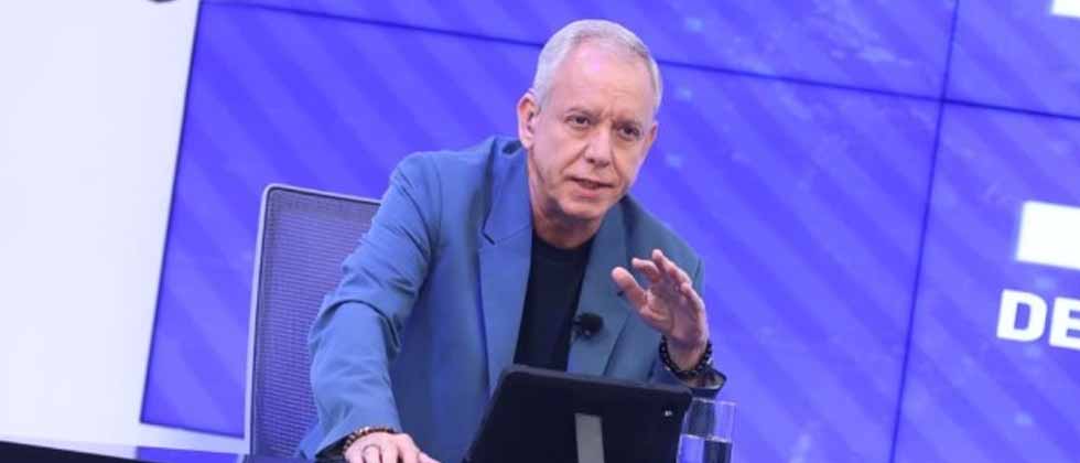 Eugenio Calderón oficializa su candidatura para ser próximo presidente de FESFUT