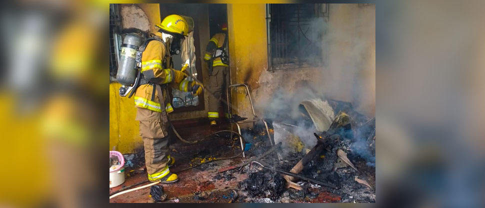 Familia pierde parte de sus pertenencias tras incendiarse su vivienda en Sonsonate