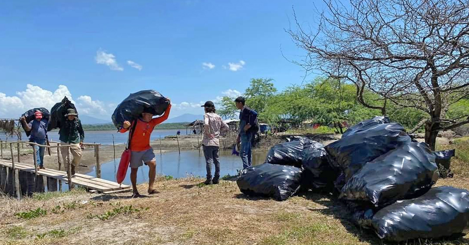 Retiran más de cinco toneladas de basura en zona costera de Usulután