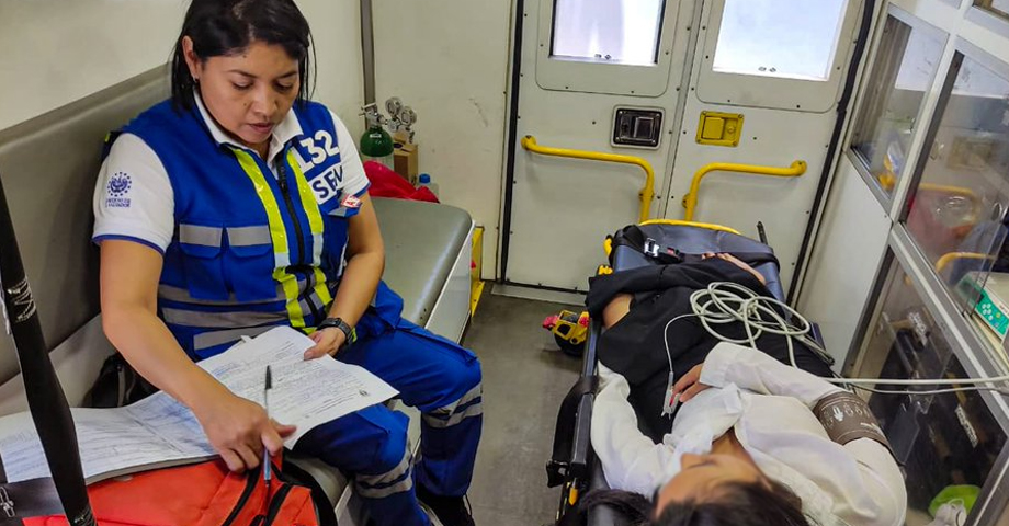 Atienden de emergencia a estudiante que presentó un cuadro de lipotimia y dolor precordial