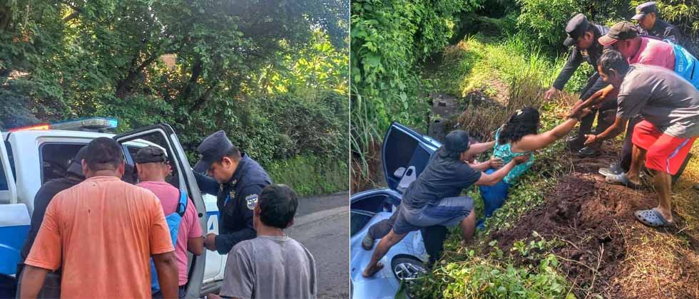 Mujer pierde el control de su vehículo y termina volcada en una cuneta