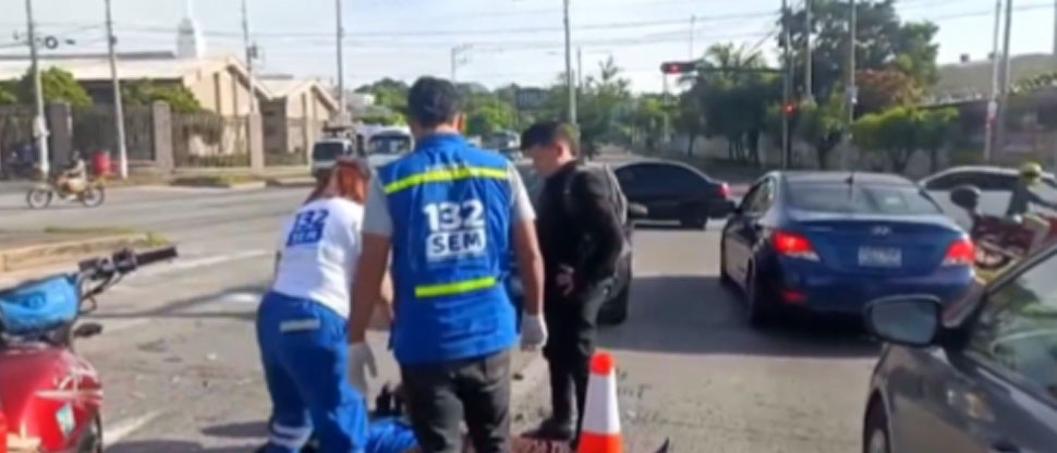 Motocilcista que iba para su trabajo es atropellado por un vehículo en bulevar Constitución
