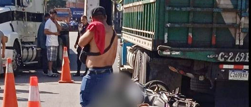 Se reporta motociclista fallecido tras impactar contra camión en Ahuachapán