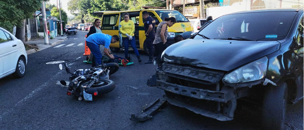 Motociclista casi pierde la vida en accidente de tránsito en calle a Mariona