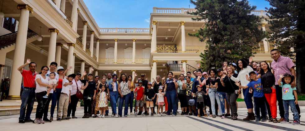 Más 20 mil salvadoreños y extranjeros han visitado el Palacio Nacional