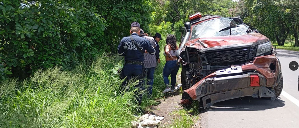 Conductor se acabó su vehículo tras volcar en carretera Panamericana
