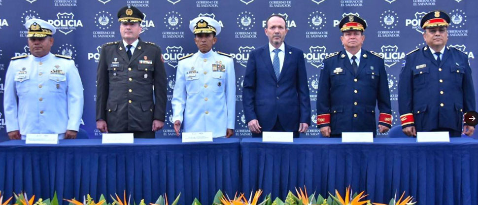 PNC celebra 32 años de su fundación y condecoran a sus grandes elementos