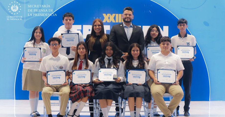 Premian a ganadores del XXIII Certamen de Investigación técnica Bachiller 2024 convocado por el BCR