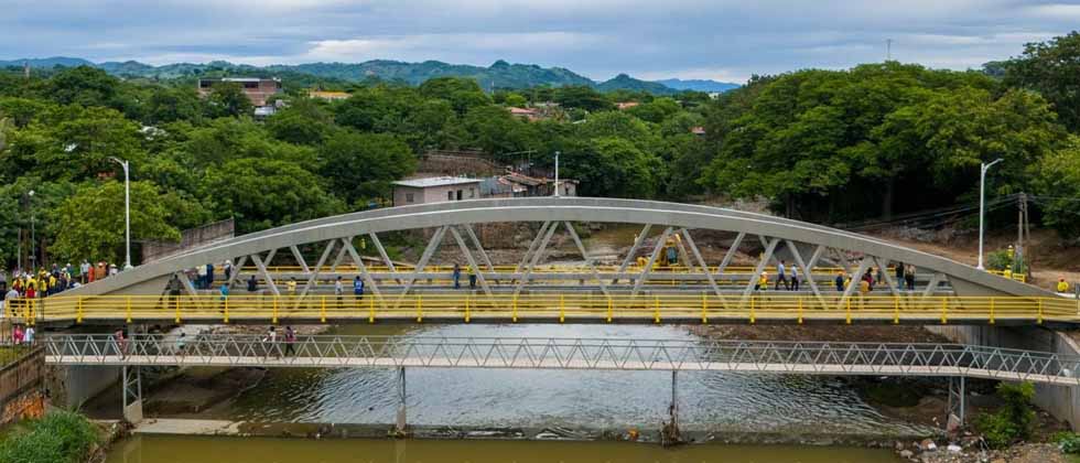 Entregan nuevo puente a los habitantes de Pasaquinita, en Santa Rosa de Lima, La Unión
