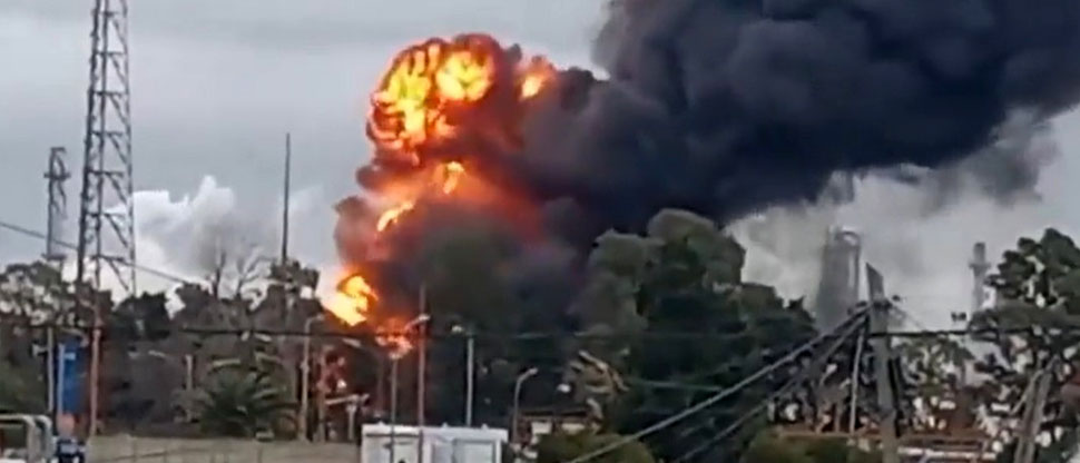 Argentina: gigantesco incendio en refinería petrolera causa alarma en Buenos Aires