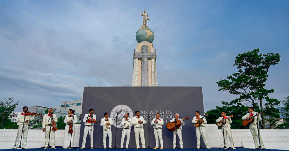 Con serenata y alborada, así inician los festejos en honor al Divino Salvador del Mundo