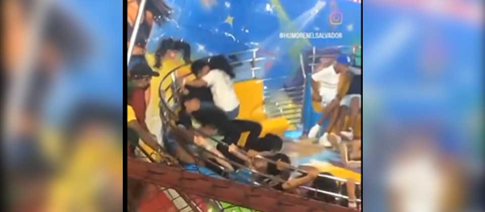 Captan a jóvenes bien «cariñosos» en el tagadá