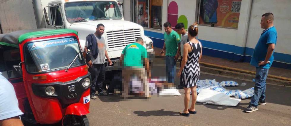 Camión sufre falla en los frenos y arrolla a un hombre en San Miguel