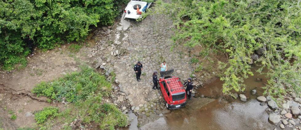 Policías utilizan tecnología para buscar criminales en zonas de difícil acceso