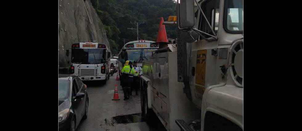 Reportan tráfico complicado en Los Chorros tras múltiple accidente de tránsito