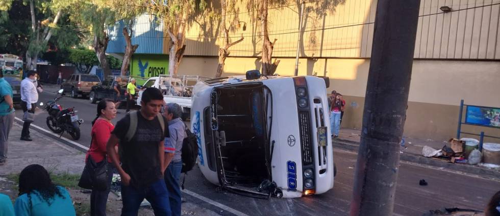 Reportan persona fallecida tras fuerte accidente en Santa Tecla