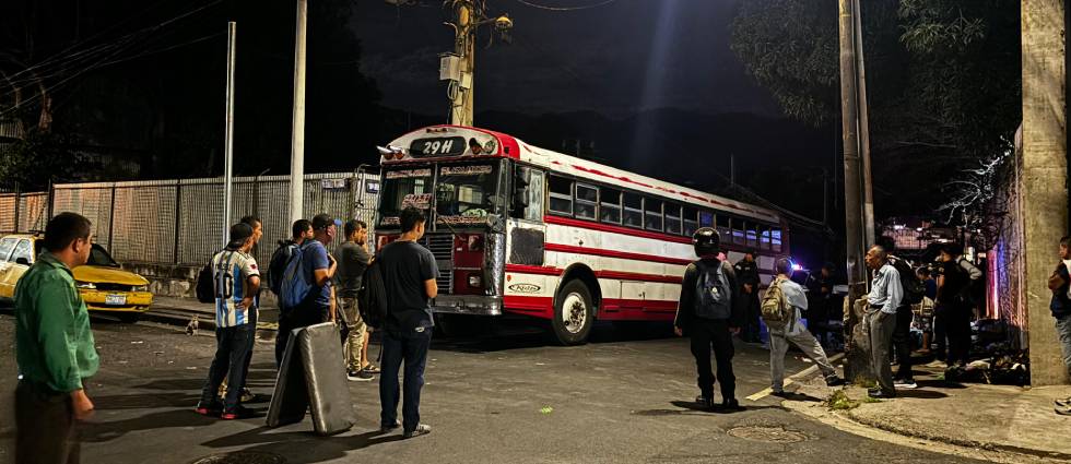 Joven sufre múltiples traumas tras grave accidente en San Salvador